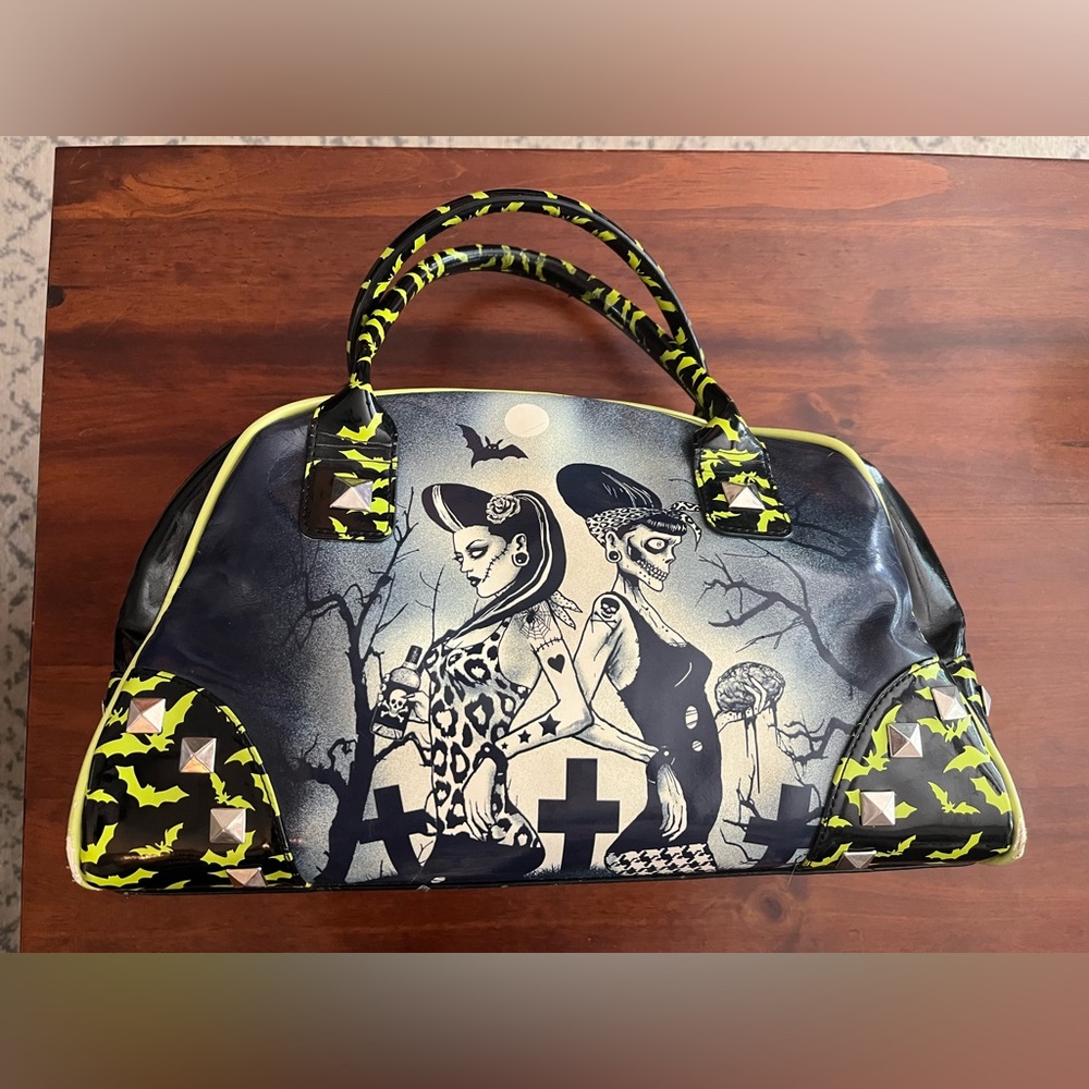Edgy Bat Pattern Purse 🦇
